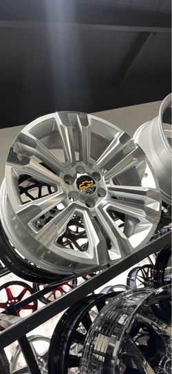 22s silver Wheels tires new 6lug Chevy Gm