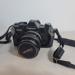 Vintage Canon AE-1 35mm Film Camera with leather case and SUNPAK auto 20SR Vintage Flash