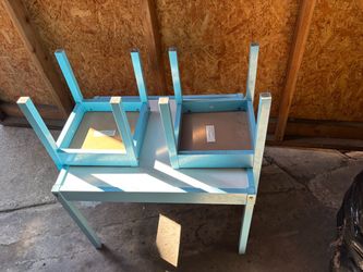 Kids table with 2 chairs