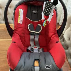 Chico KeyFit 30 Infant Car seat/Carrier With Base