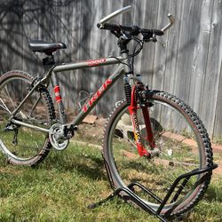 1999 Trek 6000 Mountain Bike - 18”