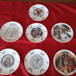 Christmas collector plate set by Royal Doulton