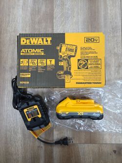 NEW DeWalt 20V Brushless 3/8" Stubby 4-Speed Impact Wrench Kit