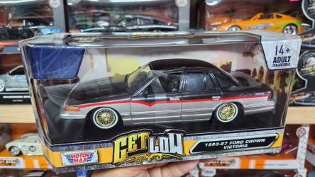 1993 Chevy Caprice Candy Blue Metallic with Graphics Get Low 1/24 Motormax