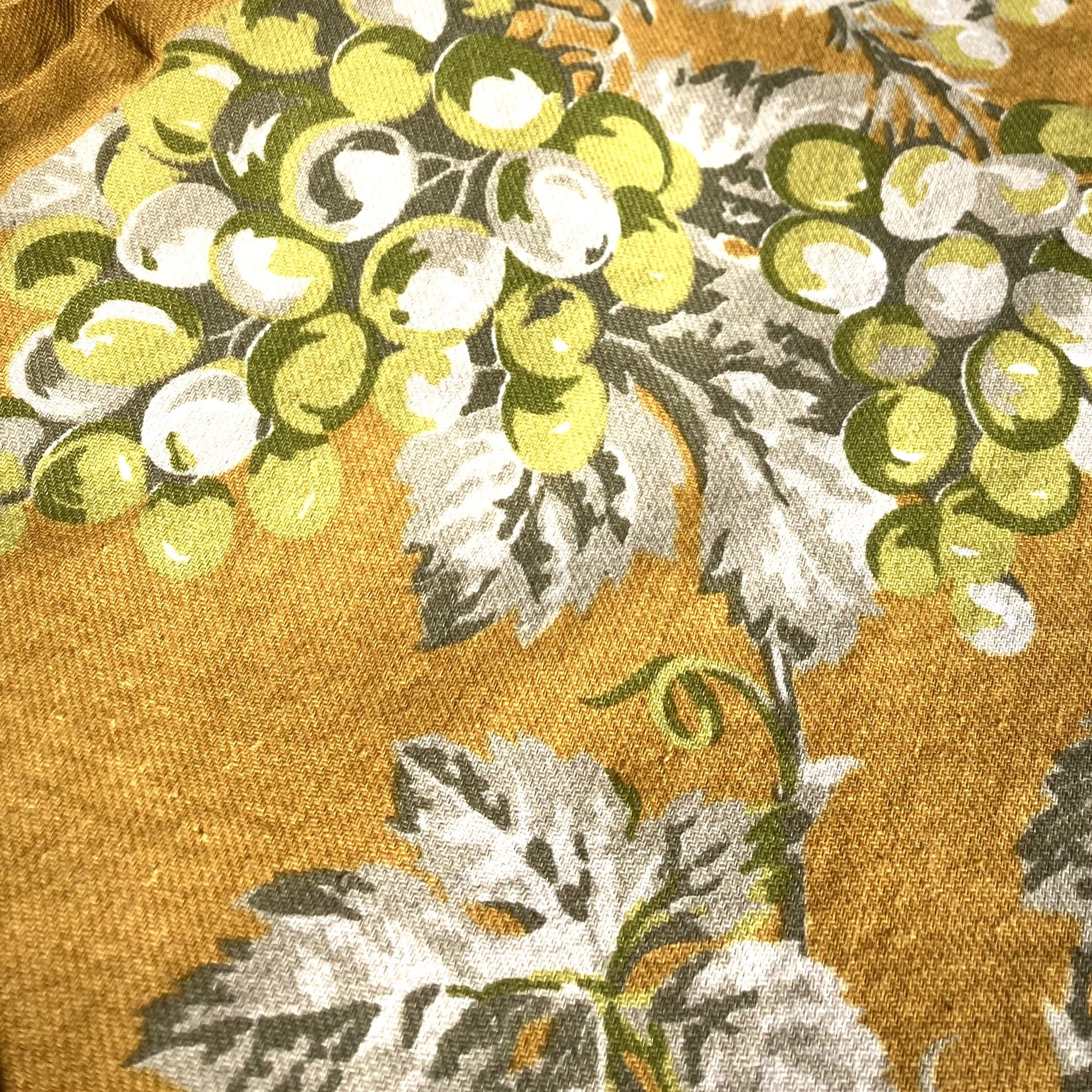 Williams Sonoma mustard yellow grape leaves round cotton tablecloth and napkins