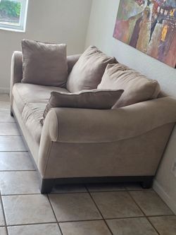 Loveseat in excellent condition