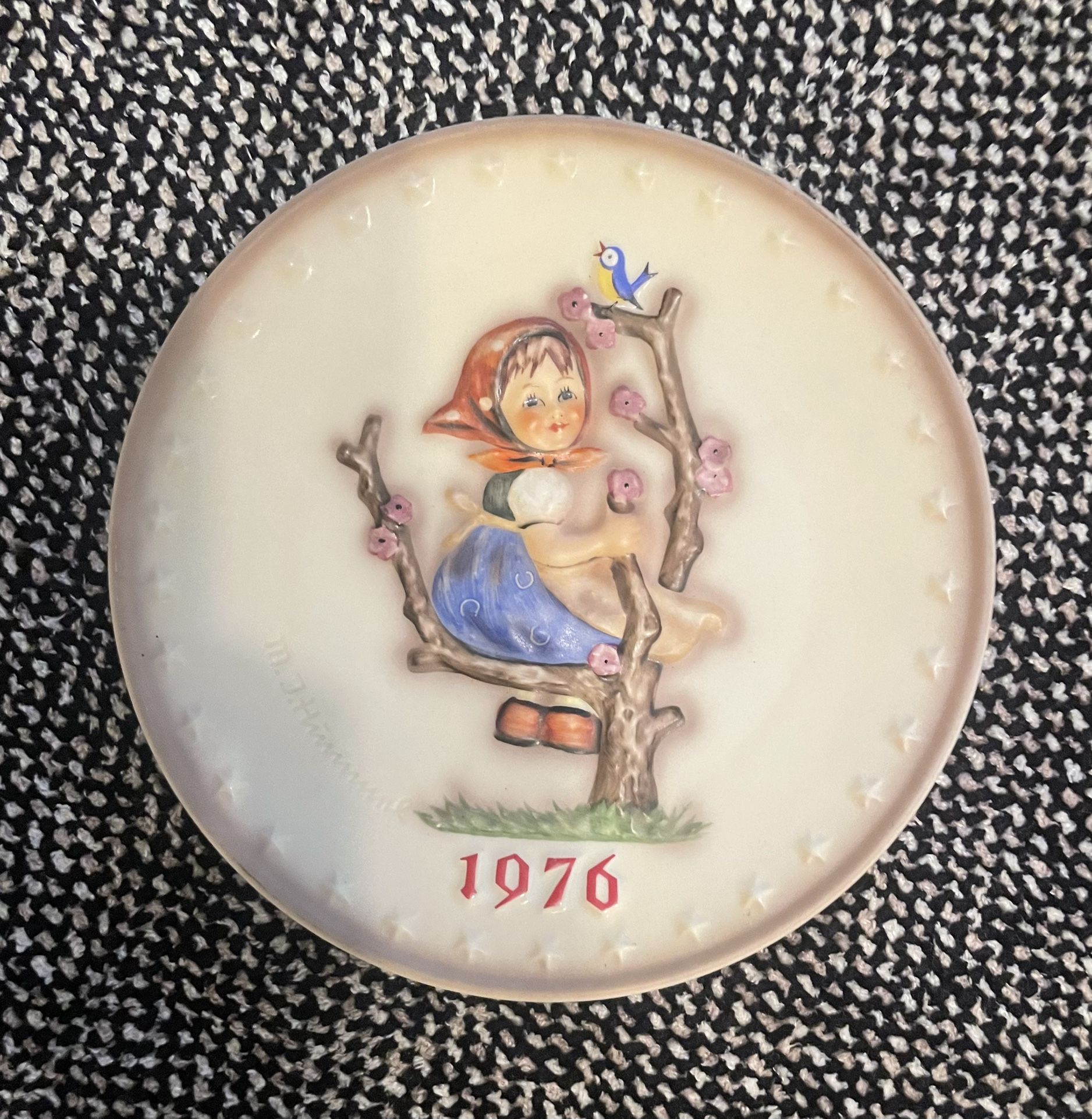 Goebel/Hummel Vintage Plate (6th Annual, 1976)