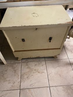 1930 Lane Cedar Chest