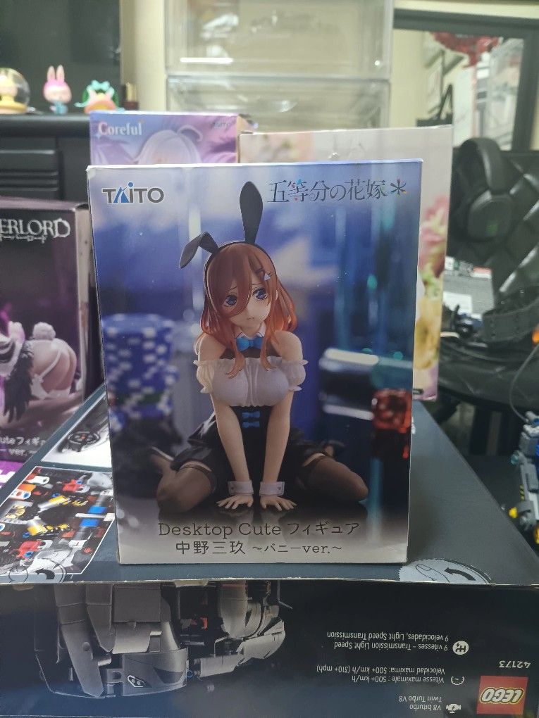 Desktop Cute Miku Figure