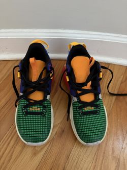 Nike LeBron Witness Men’s Size 6 Multi-Color (GS)