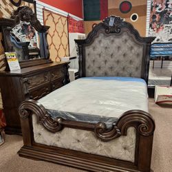 947-57.... Maylee Queen Bed Dresser And Mirror 
