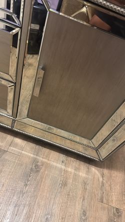 Mirrored dresser