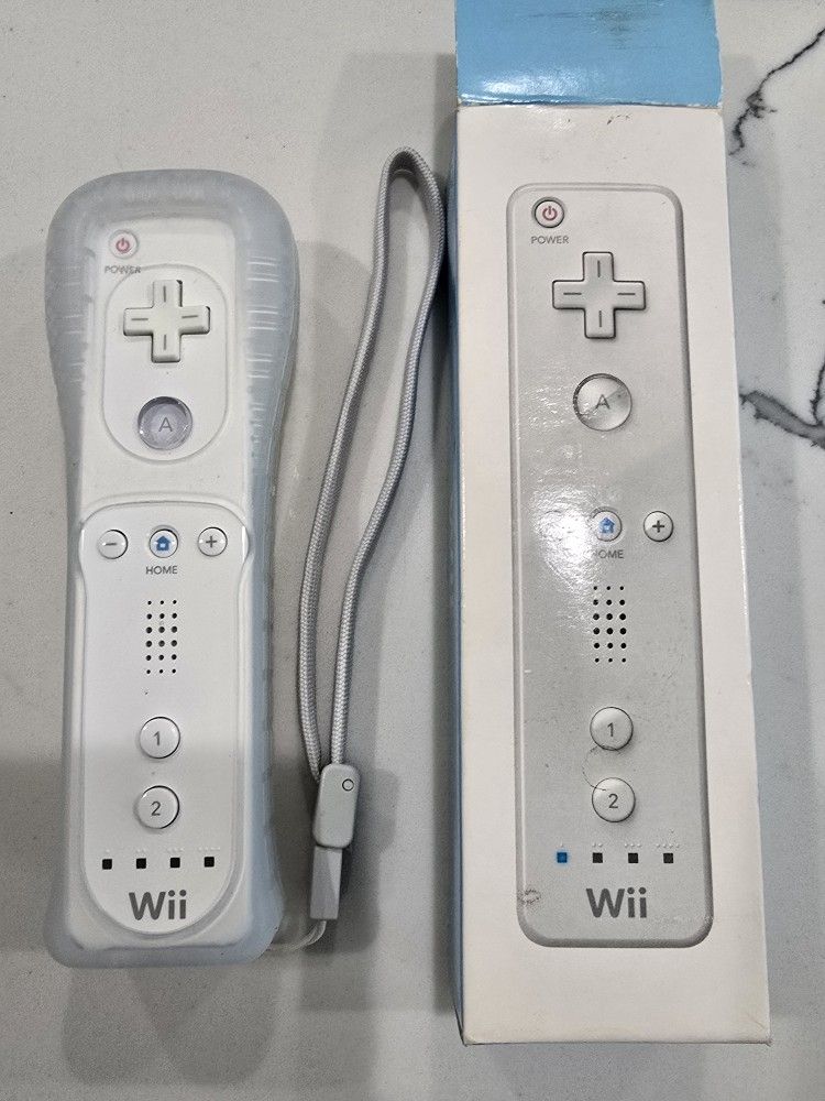 Nintendo Wii Controller With Box
