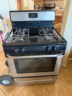 FRIGIDAIRE FREESTANDING GAS RANGE  4.2 cu ft OVEN STOVE STAINLESS HOME KITCHEN MAJOR APPLIANCE
