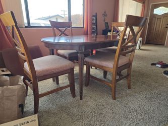 Moving Sale – Extendable Wood Dining Table Set + 6 Chairs & Pads