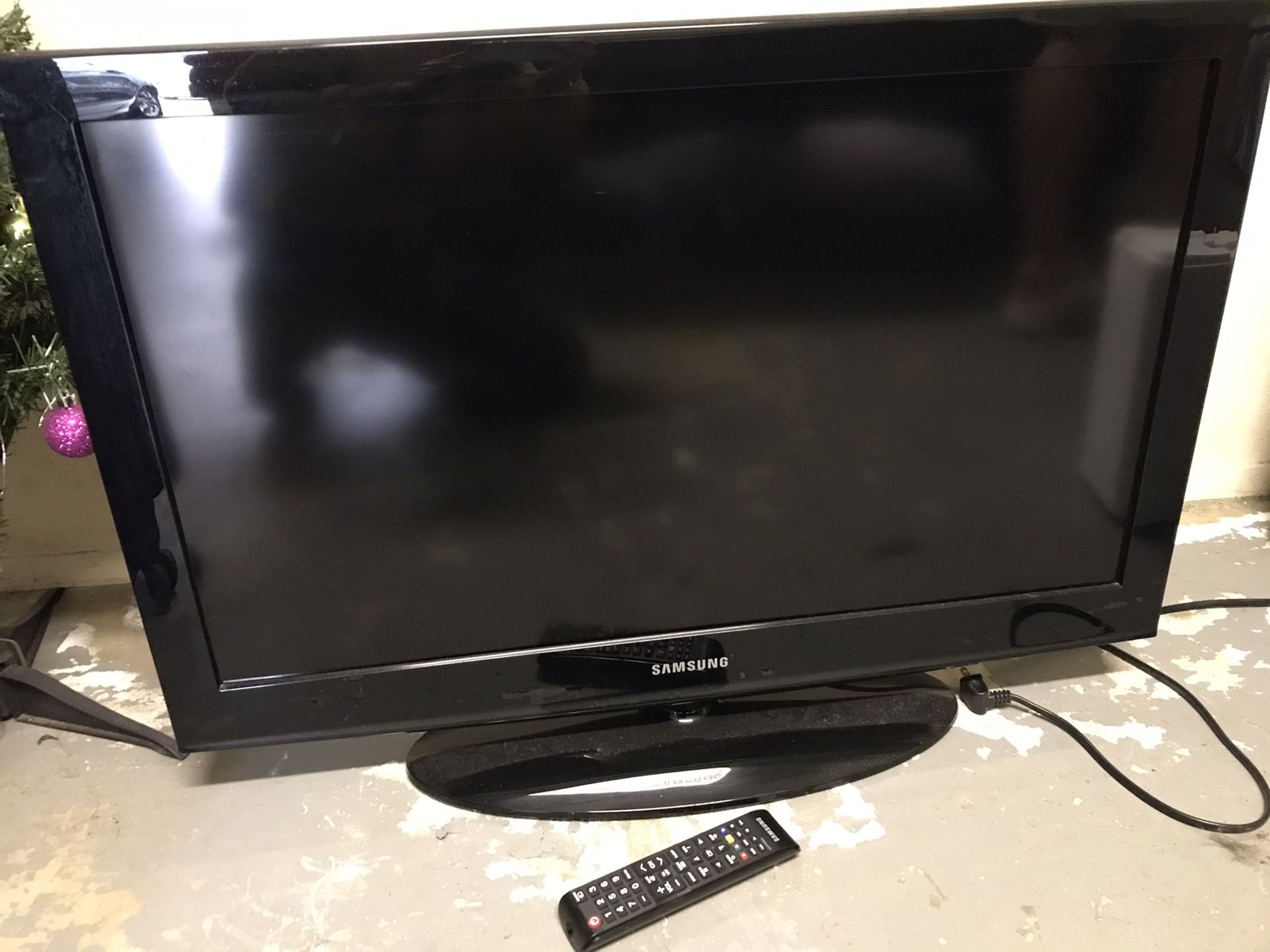 32-inch Samsung TV