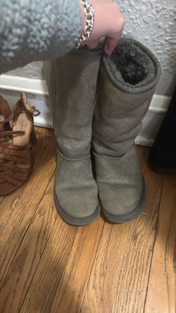 Women’s Size 7 UGG Class Tall Gray