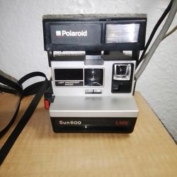 POLAROID SUN600 LMS IN EXCELLENT CONDITION (USED, ONLY $20)