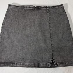 Wild fable, black denim mini skirt with a front slit, size 6. Women. 