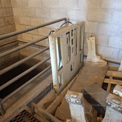 Tenant Wharehouse And Parking Lot Sweeper