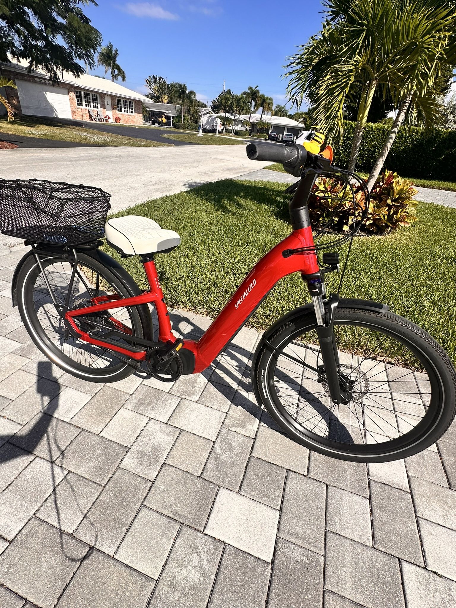 2023 SPECIALIZED TURBO COMO 3.0, CANDY APPLE RED STEP THROUGH ELECTRIC BIKE