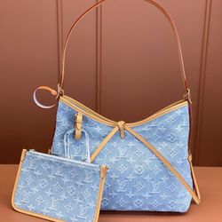 Fashionable letter shoulder bag