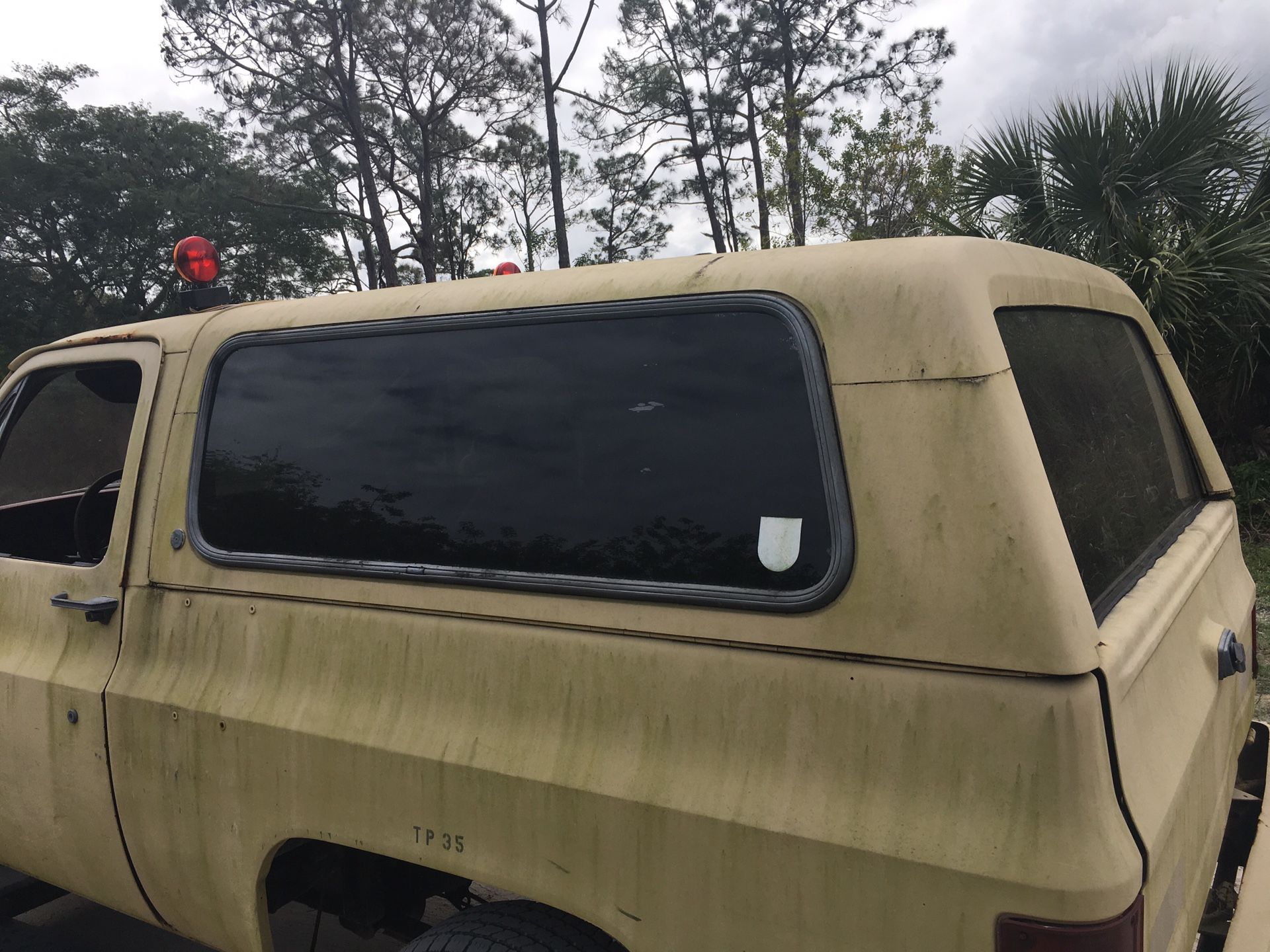K5 76-91 blazer hard top (1 piece glass )