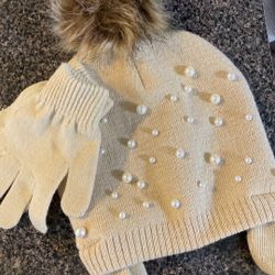 Girls pom pom beanie with pearls + gloves bundle S/M (4-7yr)
