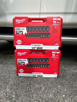 Milwaukee SHOCKWAVE 1/2 in. Drive SAE 6 Point Impact Socket Set (19-Piece)