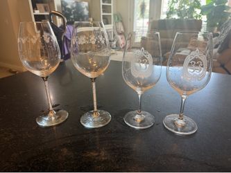 Disney club 33 wine glasses