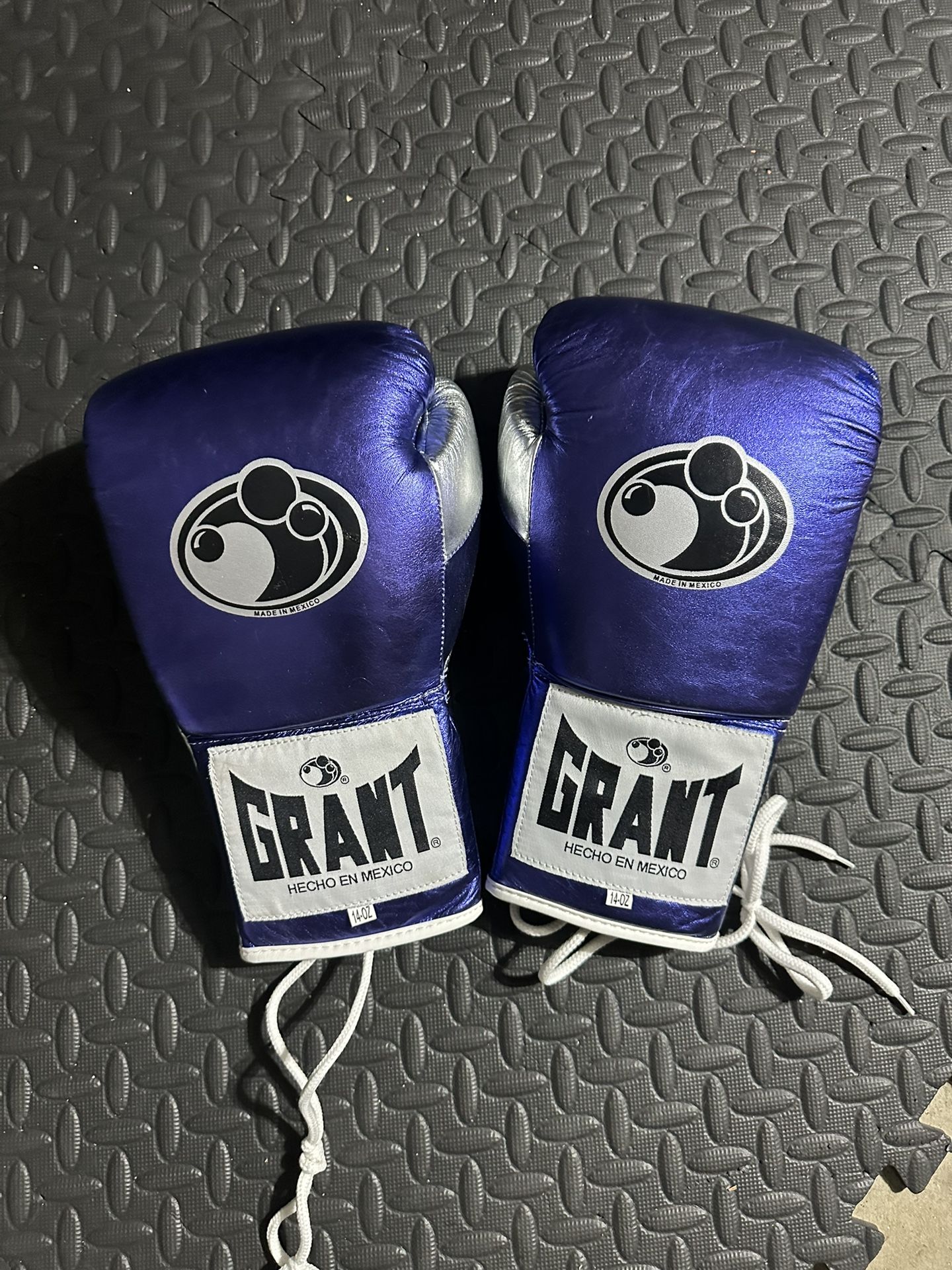 Grant Boxing Gloves (reps)