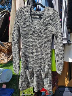 H&M Black and White Knit Sweater Size S