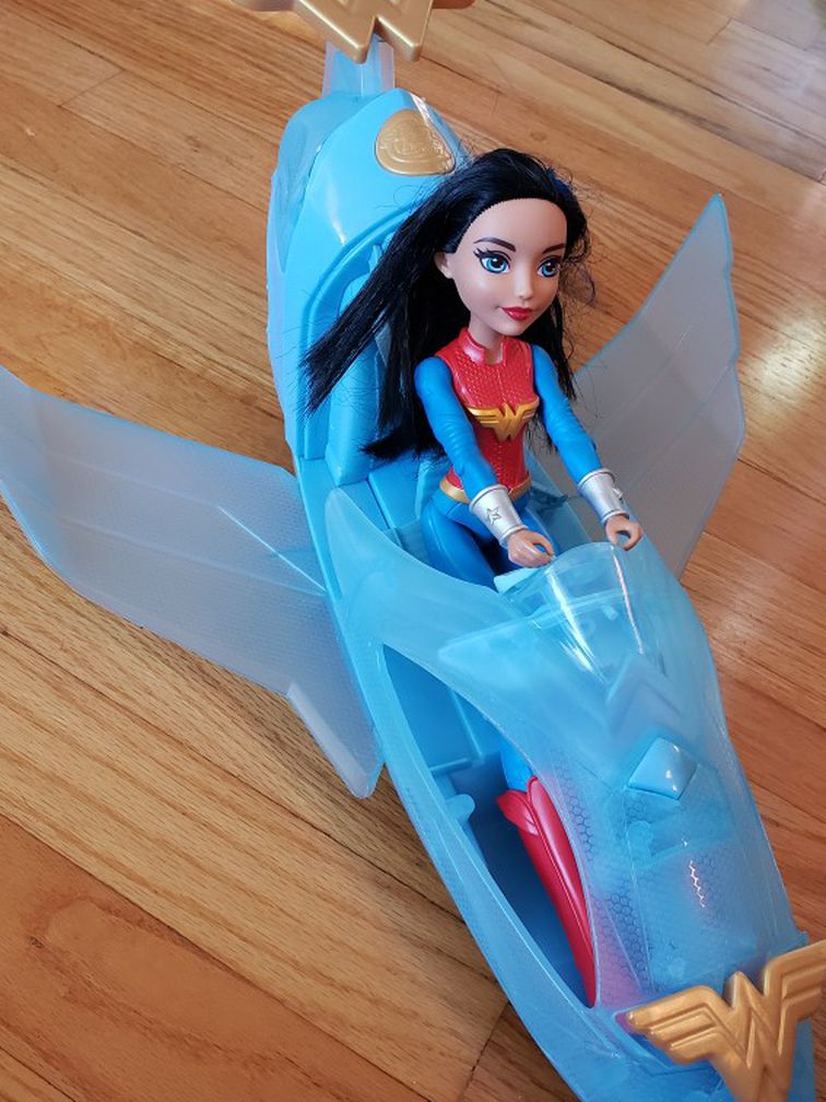 Wonder Woman Invisible Jet And Doll