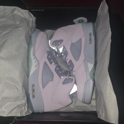 Air Jordan 5 Retro SE "Regal Pink"
SE - Size 9.5