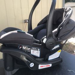 Convertible Graco Infant Car Seat With Base, Black & Gray