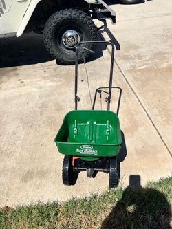 Scotts Turf Builder EdgeGuard Mini Spreader