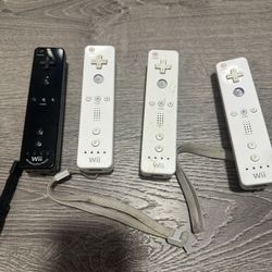 4 Wii Controllers