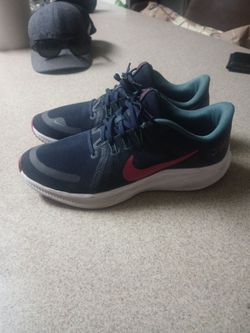 Men's Nike quest