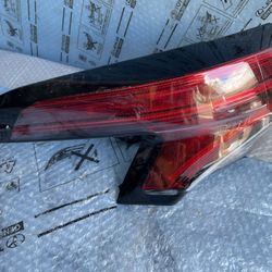 2023 Toyota Sienna Taillight Used Oem 
