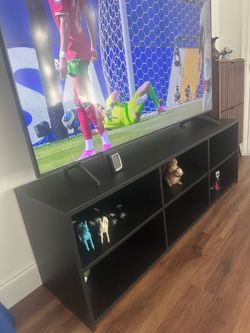 TV Stand / Entertainment Center  – Like New