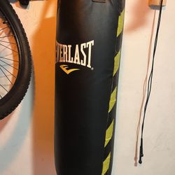 Everlast 70-lb Nevatear Heavy Bag Kit - 11" L x 11" W x 34" H