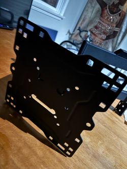 Heavy-Duty Full Motion TV Wall Mount – Swivel / Tilt / Extend Arm
