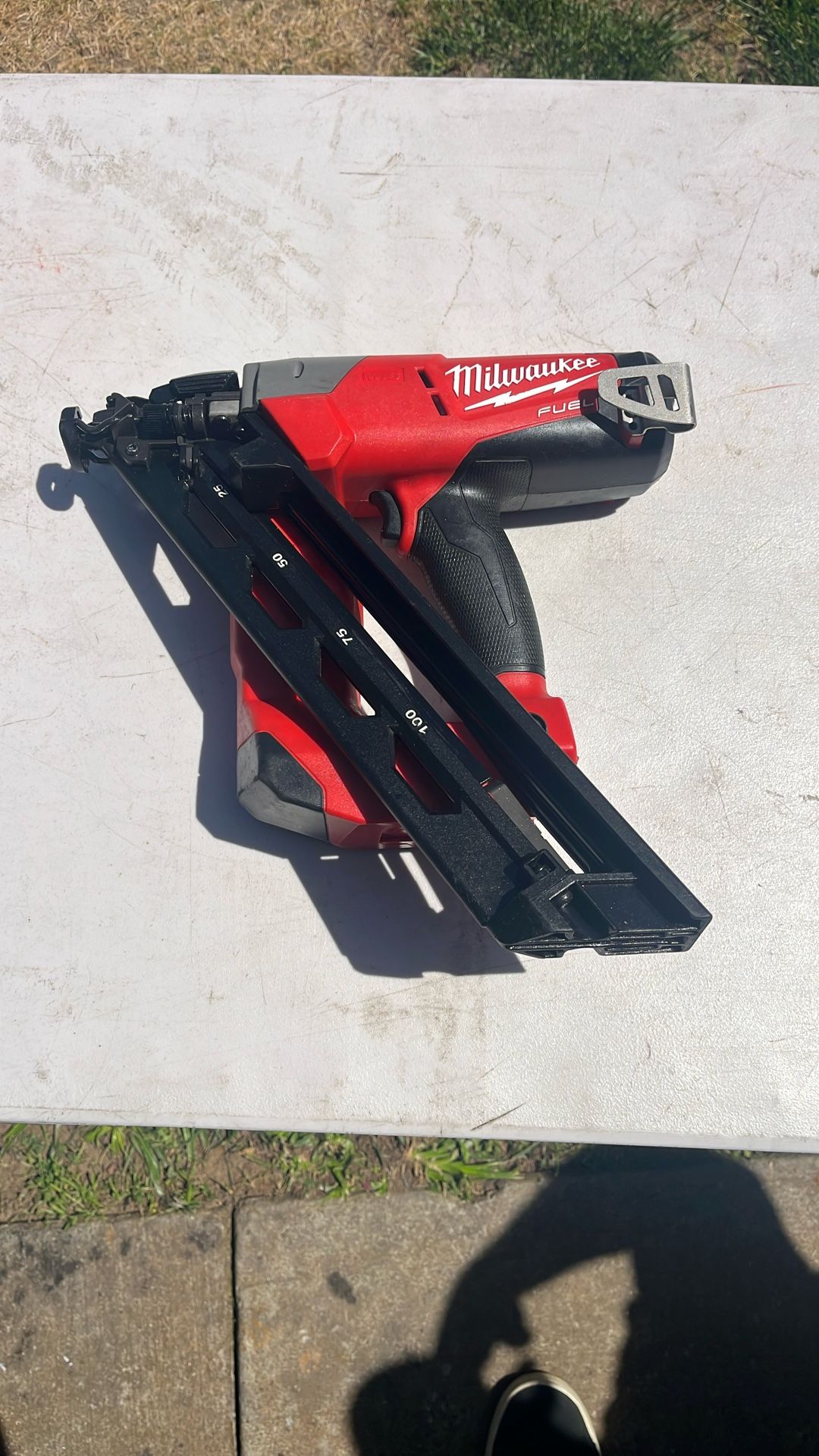 Milwaukee 15 Ga Nail Gun
