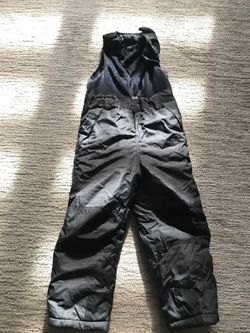 Boys black/gray snow bibs 7 w/fleece vest