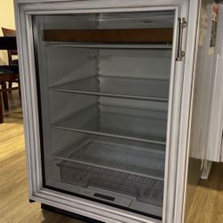 Subzero Under Counter Refrigerator 