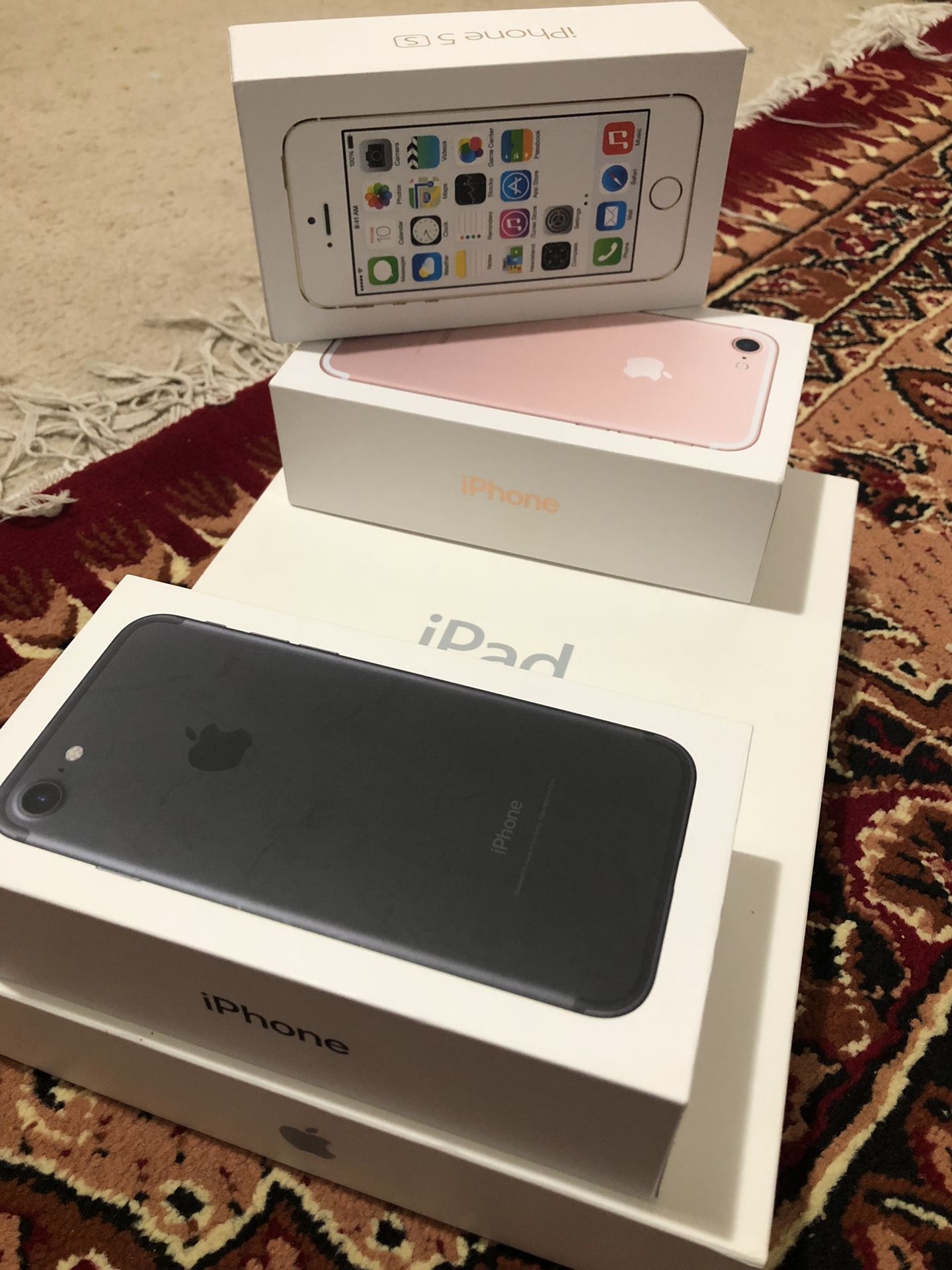 Apple IPad,2 iPhone7 and iPhone5s boxes only