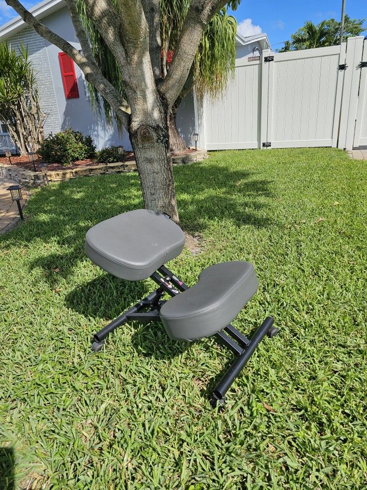 Kneeling Seat 
