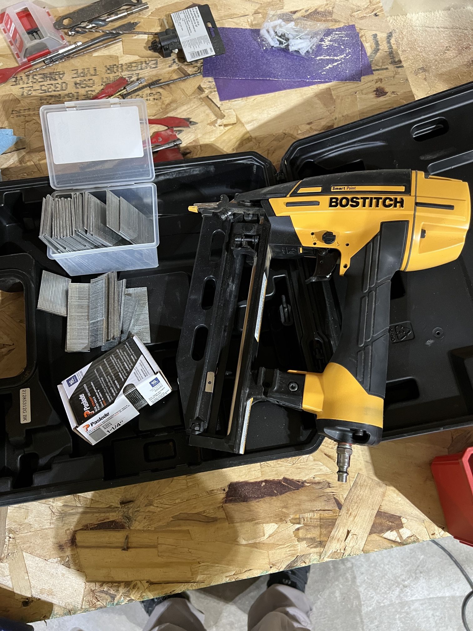 Bostitch Smart Point® Pneumatic 16-Gauge Straight Finish Nailer
