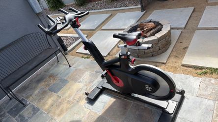 Life Fitness ic4 stationary magnetic training bike