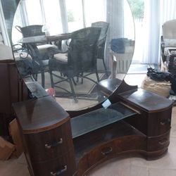 Vintage Vanity With Mirror